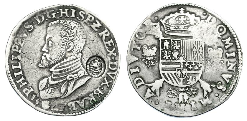 984   -  FELIPE II. Escudo felipe. 1561. Amberes. Con resello para Zelanda. DEL-14. DAV-8634. Ligera plata agria. MBC/MBC-. Escasa.