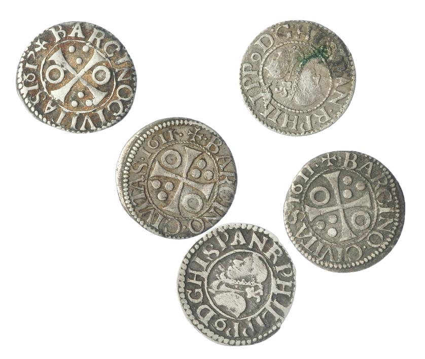 986   -  FELIPE III. Lote de 5 monedas de 1/2 croat de Barcelona: 1611 (2), 1612 (2) y 1613. MBC-.