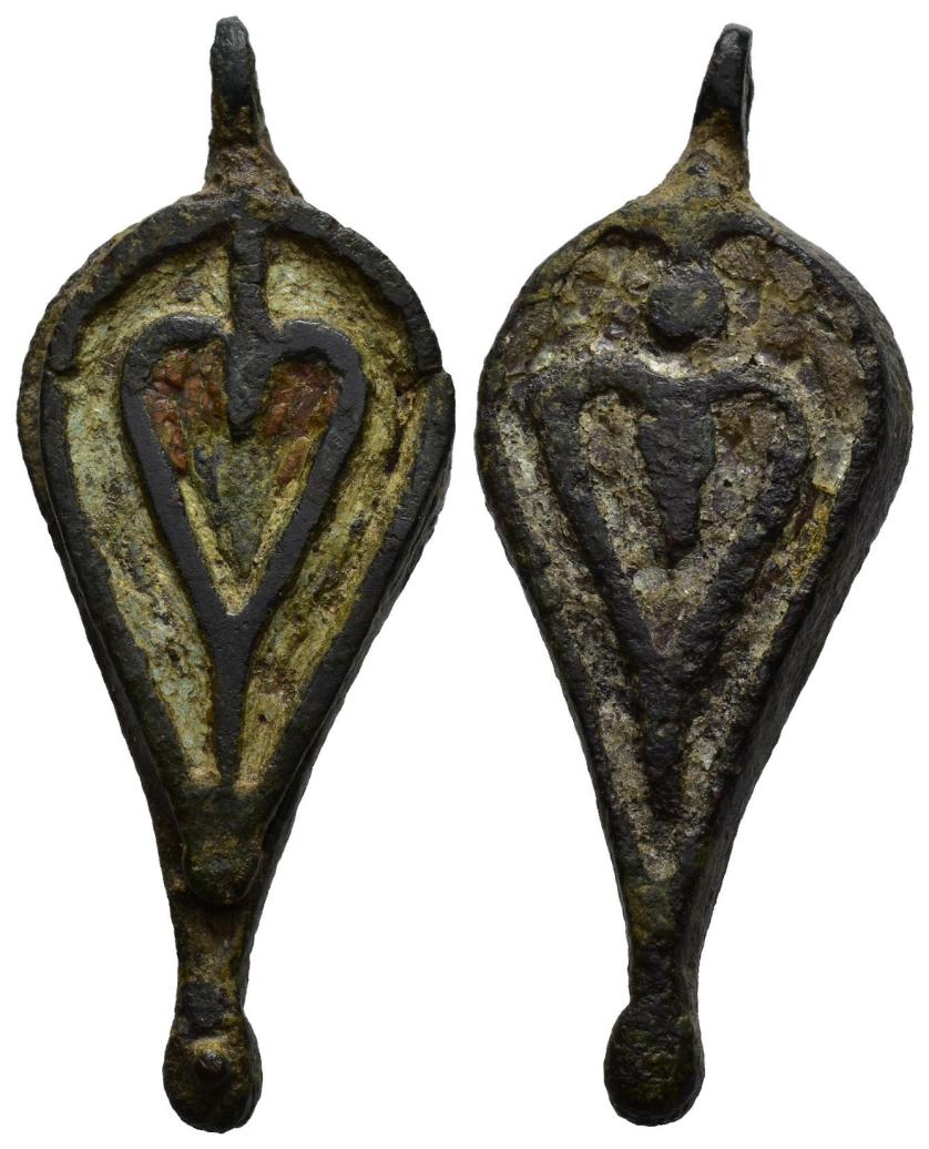 87   -  ROMA. Porta amuletos. 44 mm. Bronce. Siglo I-III. d.C.