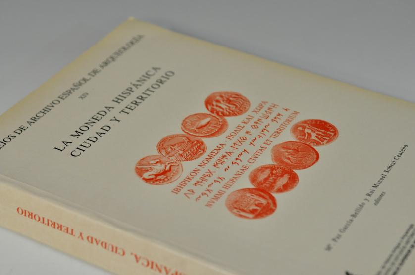 1032   -  LIBROS. Mª. P. García Bellido; R. M. Sobral Centeno (edit.), La Moneda Hispánica. Ciudad y territorio, I EPNA, Madrid, 1994, Anejos de Archivo Español de Arqueología, vol. XIV. Tapa blanda. 