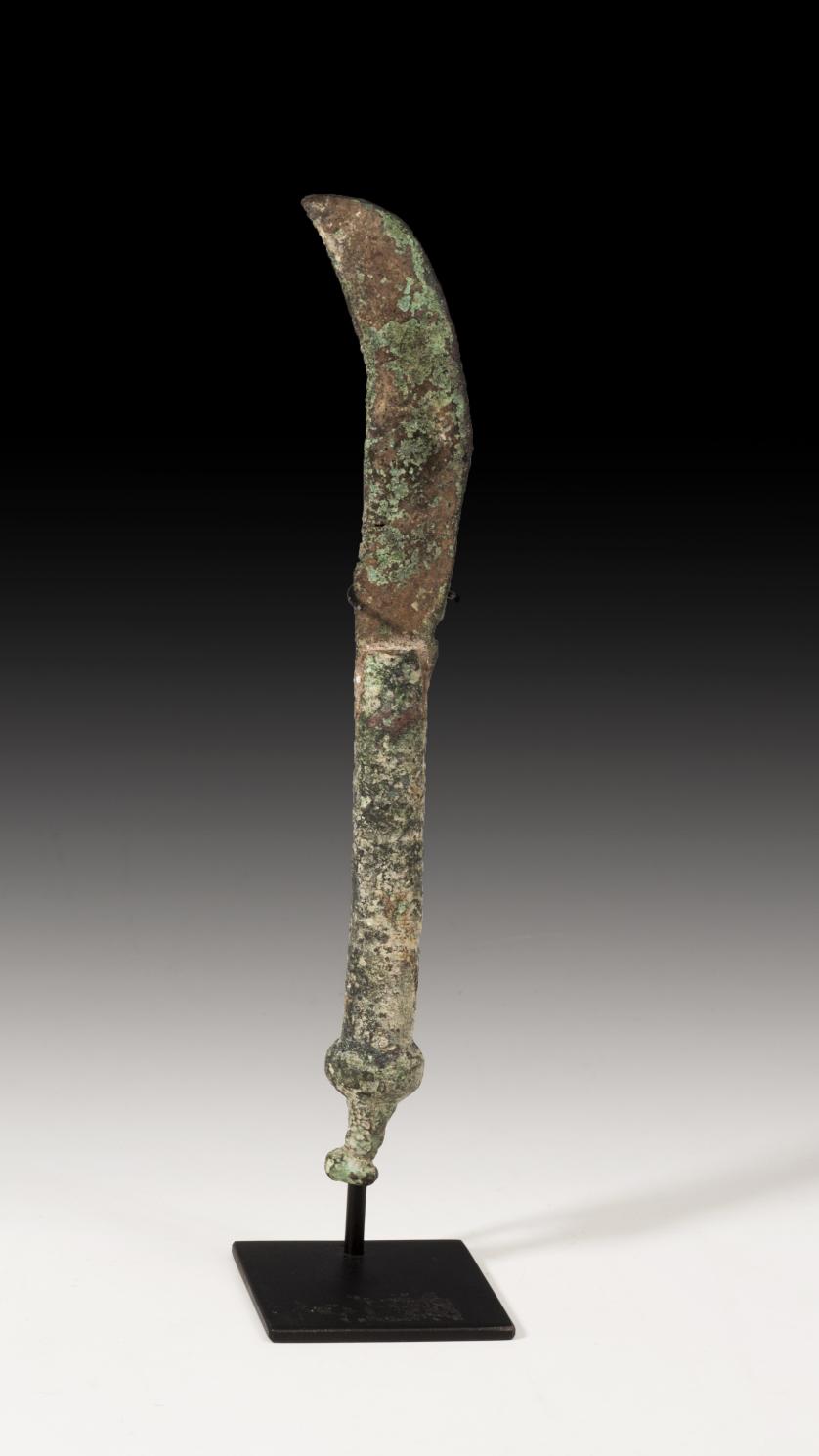 1089   -  ROMA. Imperio Romano. Cuchillo (I-III d.C.). Bronce. Longitud 19,8 cm. No incluye soporte.