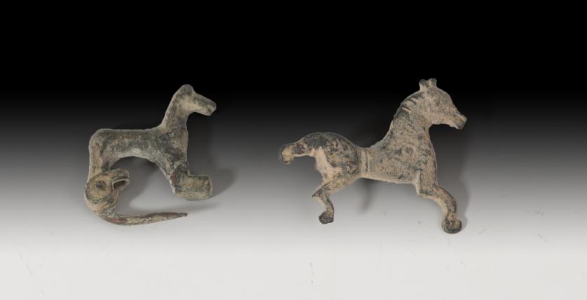 1090   -  ROMA. Imperio Romano. Lote de dos fíbulas de caballo (I-III d.C.). Bronce. Longitud 2,1 y 3,1 cm.