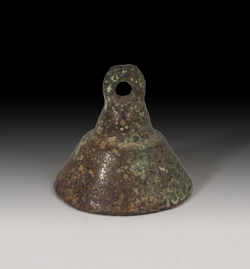 1108   -  EDAD MEDIA. Campanilla (XII-XIV d.C.). Bronce. Altura 5,2 cm.