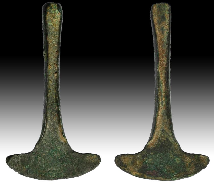 1120   -  PREHISPÁNICO. Cuchillo ceremonial o Tumi (Cultura Moche, 600-700 d.C.). Cobre martilleado. Altura 4,3 cm.