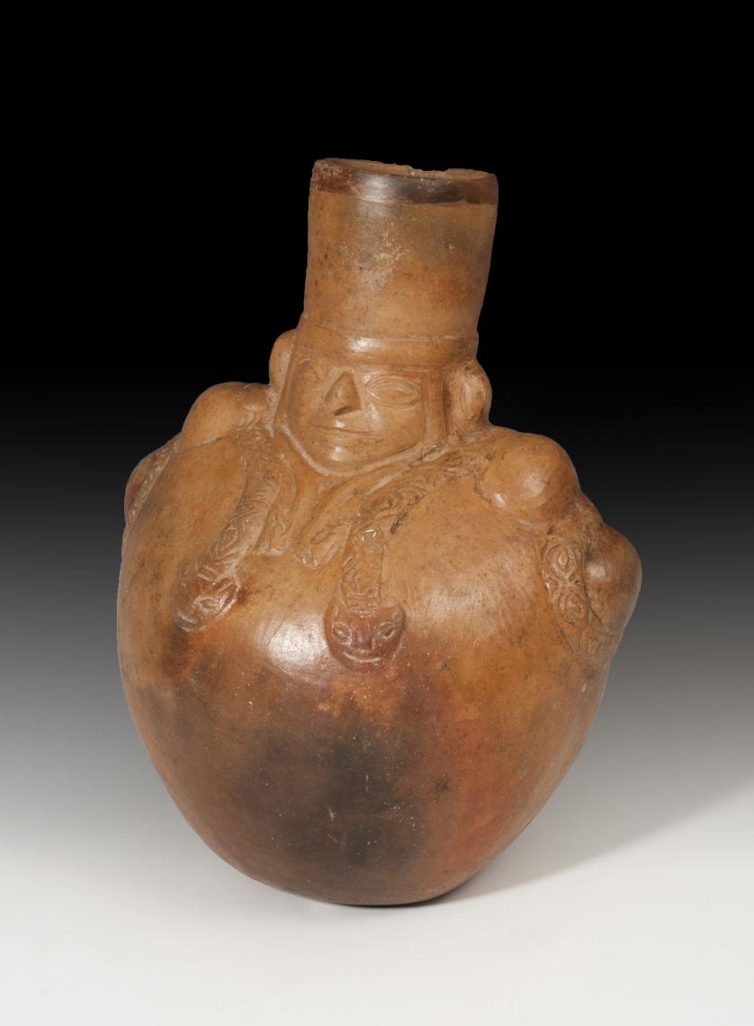 1123   -  PREHISPÁNICO. Cultura Huari. Cántaro "cara-gollete" (500-1000 d.C.). Cerámica. Altura 32,3 cm.