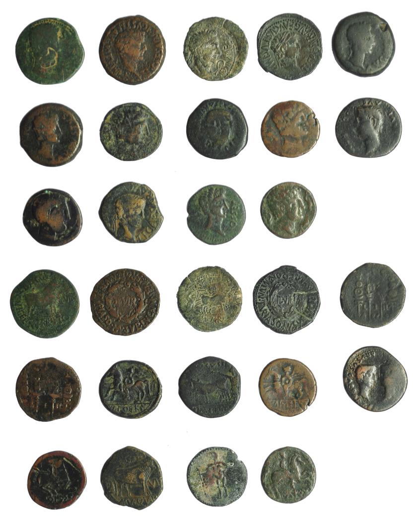 259   -  IMPERIO ROMANO. Lote de 14 monedas de bronce, ibéricas (4) e hispano-romanas (10). Una de ellas resellada. Todas de módulo as. BC-/BC+.