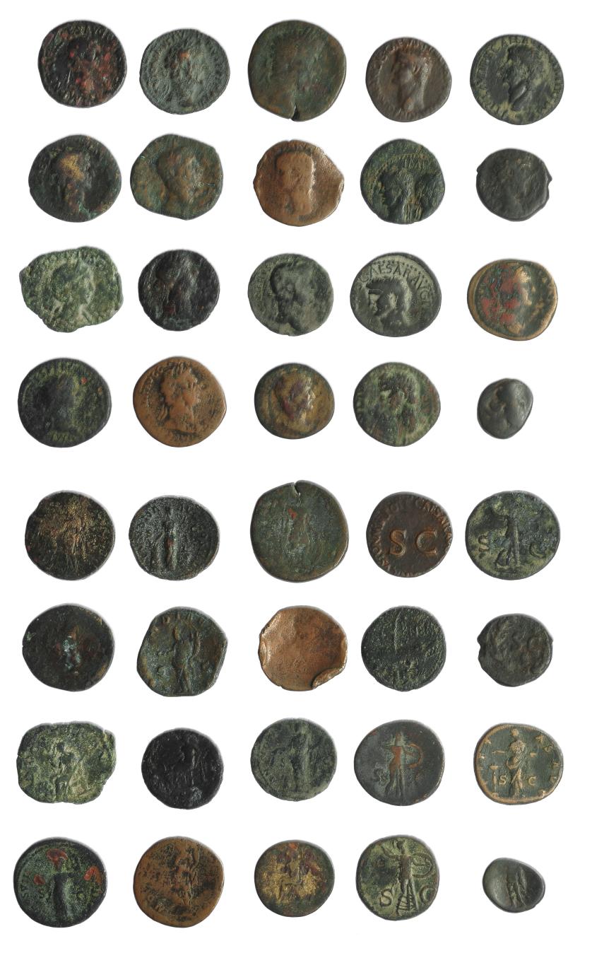262   -  IMPERIO ROMANO. Lote de 20 bronces: 3 sestercioa, 2 dupondios, 13 ases, 1 bronce griego y y tetradracma de bronce. De MC a MBC-.