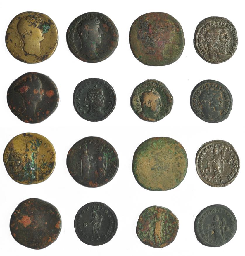 266   -  IMPERIO ROMANO. Lote de 8 monedas: 5 sestercios y 3 follis. De Mc a MBC-.