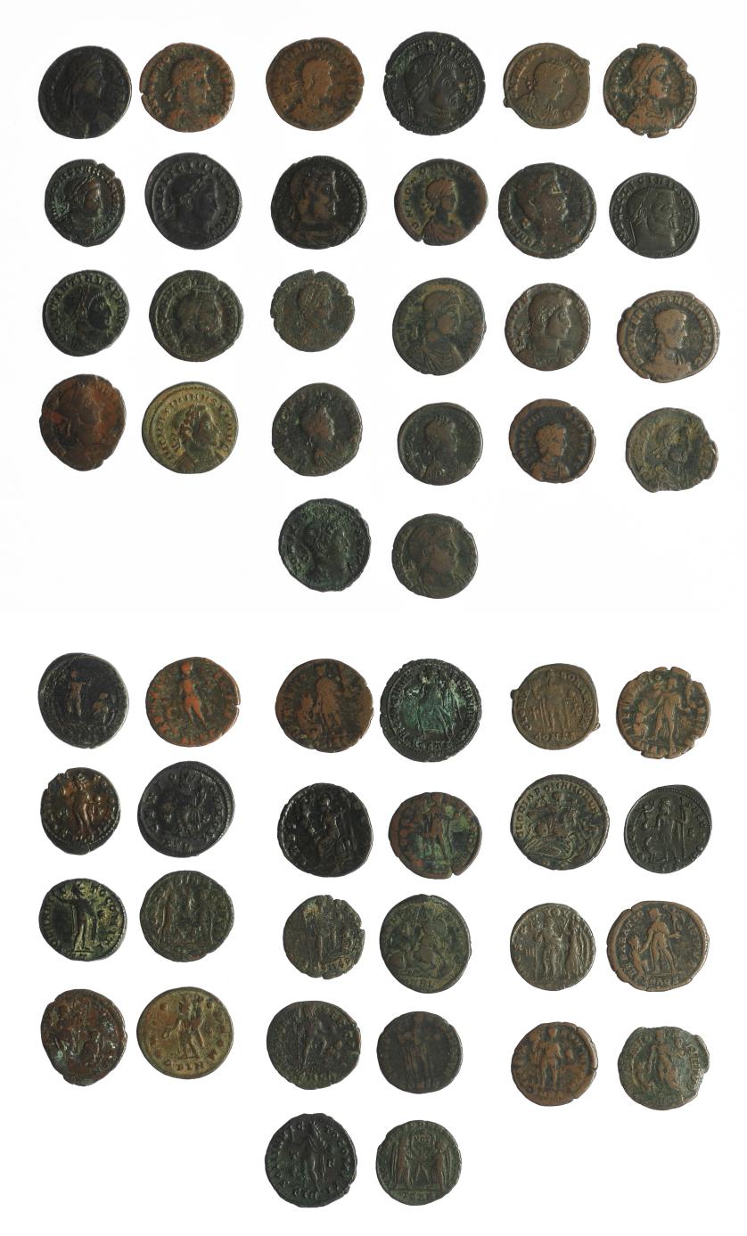 279   -  IMPERIO ROMANO. Lote de 26 follis de módulo mediano. Varios emperadores. BC-/MBC.