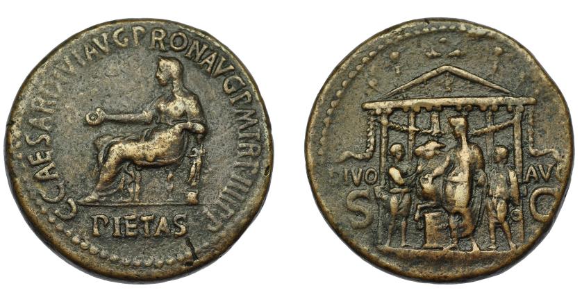 290   -  IMPERIO ROMANO. CALÍGULA. Sestercio. Roma (39-40 d.C.). A/ Pietas sentada a izq. con pátera y apoyada en figura; C CAESAR AVG GERMANICVS P M TR POT, exergo PIETAS. R/ Calígula sacificando en altar ante templo hexástilo con dos ayudantes; DIVO-AVG, S-C. AE 26,39 g. 35 mm. RIC-44. MBC-/MBC.