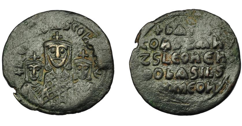 392   -  IMPERIO BIZANTINO. BASILIO I. Follis. Constantinopla (870-879). A/ Basilio I, Constantino y León VI. AE 6,27 g. 28,5 mm. SBB-1713. Pátina verde. MBC-.