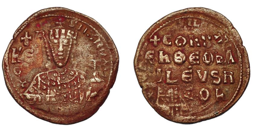394   -  IMPERIO BIZANTINO. CONSTANTINO VII. Follis. Constantinopla (913-959). Reacuñado sobre otro follis de Romano I. Ae 7, 54 g. 28,6 mm. SBB-1761. Pátina rojiza. MBC.
