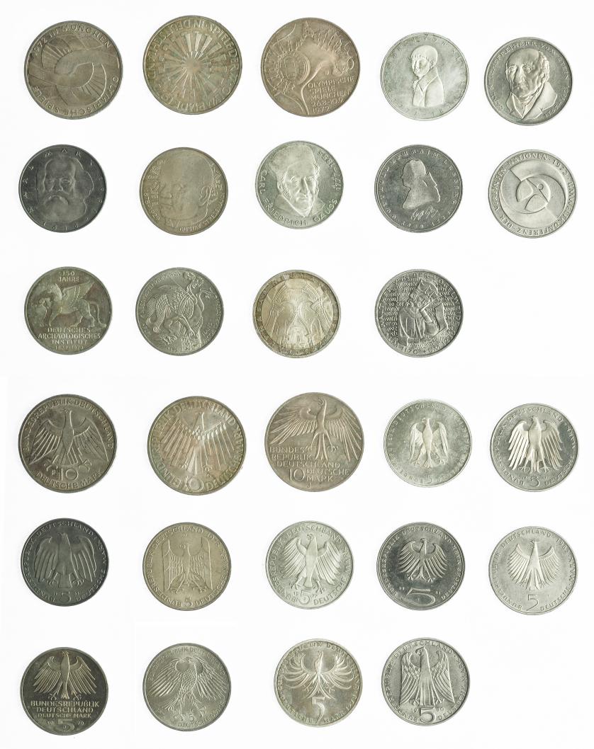 813   -  MONEDAS EXTRANJERAS. ALEMANIA Y ESTADOS ALEMANES. Lote de 14 monedas de 5 y 10 marcos. 1976, 1977 (2), 1978 (2), 1979, 1980, 1981 (2), 1982, 1972 (3) y 1983. SC.