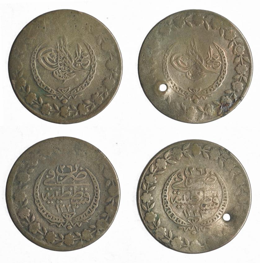 995   -  MONEDAS EXTRANJERAS. TURQUÍA. Lote 2 monedas de 5 kurush. H 1223/26. Una de ellas con agujero. MBC-/BC+.
