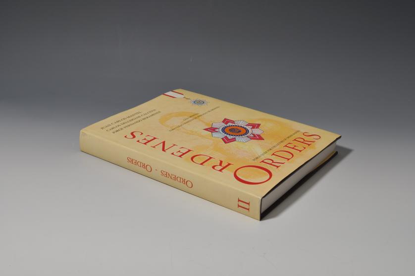 458   -  Ordenes. Vol. 2. Guía mundial para coleccionistas de insignias de órdenes. Juan Carlos Mantel, Carlos Dellepiane y Jorge Fernando.