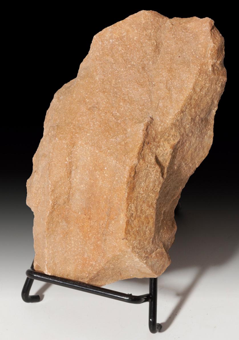 2002   -  ARQUEOLOGÍA. PREHISTORIA. Período Achelense. Raedera. (200.000 a.C.). Cuarcita. Altura 13,5 cm.