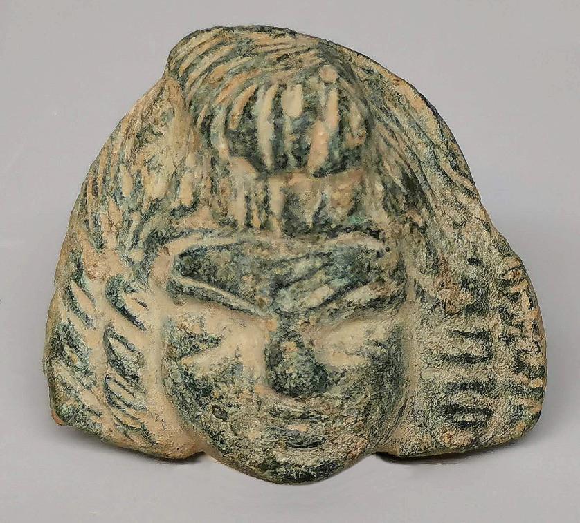 2037   -  ARQUEOLOGÍA. ROMA. Imperio Romano. Aplique en forma de cabeza femenina (III-IV d.C.). Bronce. Altura 2,7 cm.