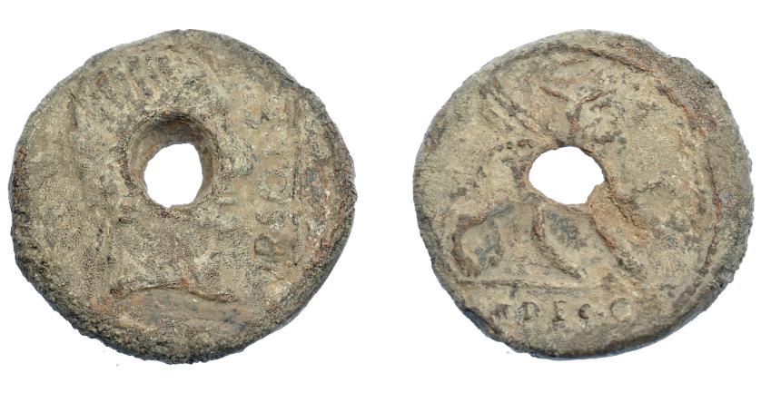 282   -  HISPANIA ANTIGUA. URSO. Plomo monetiforme. A/ Cabeza diademada con ínfulas a der., delante VRSONE con línea. R/ Esfinge a der., debajo L AP DEC Q (F).  Pb 24,81 g. 31,8 mm. CCP-p. 16, 2. Agujero central. BC.