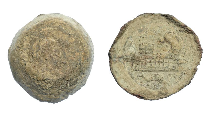 285   -  HISPANIA ANTIGUA. Plomo monetiforme. A/ Cabeza con casco a der. R/ Nave con carga a der., debajo delfín. Pb 80,89 g. 41,6 mm. CCP-p. 34,4 (sim.). MC/MBC.