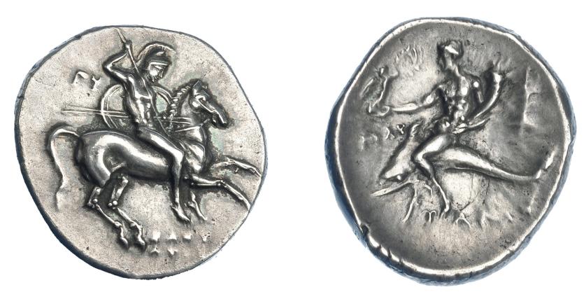 319   -  GRECIA ANTIGUA. CALABRIA. Tarento. Didracma (280-272 a.C.). A/ Jinete con tres lanzas y escudo a der.; EY detrás, SWSTR/ATOS debajo. R/ Taras con Nike y cornucopia sobre delfín a izq.; POLU a izq., haz de rayos a der.; TARAS. AR 6,54 g. 22,5 mm. COP-no. SNG ANS-1084ff. SBG-365. EBC-. Ex col. Guadán 1381.