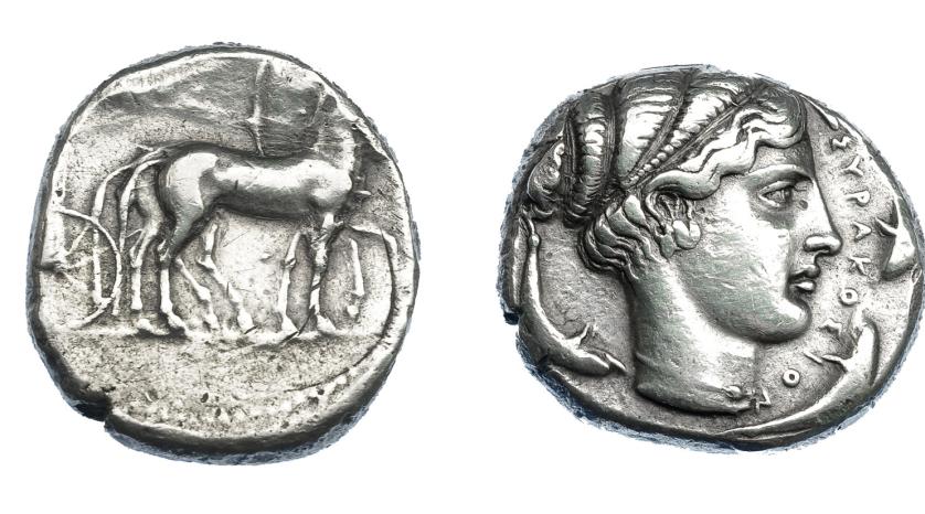 362   -  GRECIA ANTIGUA. SICILIA. Siracusa. Tetradracma (430-420 a.C.).  A/ Auriga en biga a der., encima Nike coronando los caballos. R/ Cabeza de Aretusa a der., alrededor delfines; SVRAKOSION. AR 17,33 g. 25 mm. COP-659. SBG-932. Abrillantada. MBC+/MBC. Rara. Ex col. Guadán 1654.