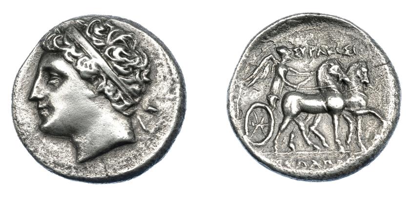 364   -  GRECIA ANTIGUA. SICILIA. Siracusa. 8 litras (275-215 a.C.). Gelón, hijo de Hierón II. A/ Cabeza diademada a izq. R/ Nike en biga a der. AR 6,19 g. 22,2 mm. BMC-527 vte. COP-no. SBG-986. Anv. abrillantado y rev. erosionado. MBC+. Escasa. Ex col. Guadán 1660.