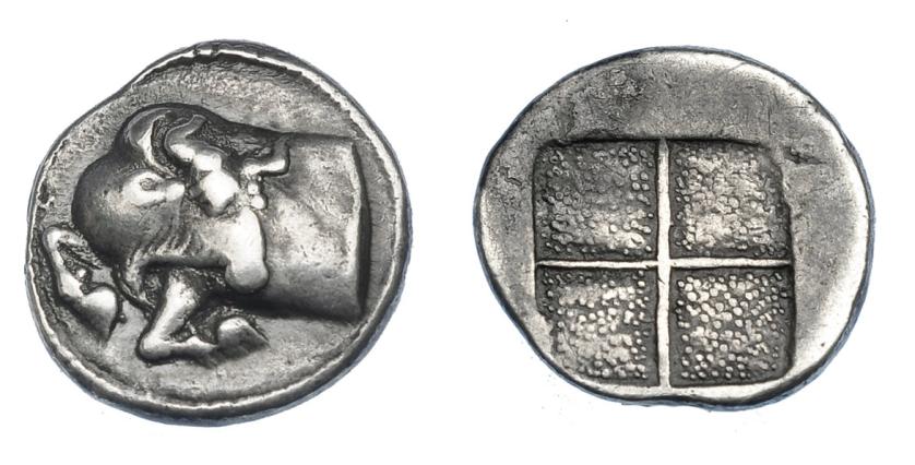 371   -  GRECIA ANTIGUA. MACEDONIA. Acantos. Tetróbolo (424-380 a.C.). A/ Prótomo de toro reclinado a izq. R/ Cuadrado incuso cuatripartito. AR 2,90 g. 14,1 mm. COP-16 vte. SBG-1369 vte. BMC-5,35. MBC. Ex col. Guadán 1806.