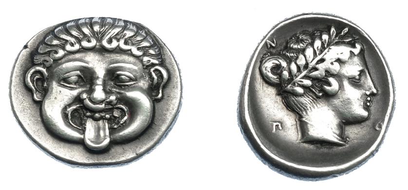 373   -  GRECIA ANTIGUA. MACEDONIA. Neápolis. Dracma (424-350 a.C.). A/ Gorgona sacando la lengua. R/ Cabeza laureada de Pártenos a der.; Ν - Ε - Ο - Π. AR 3,83 g. 17,6 mm. COP-225. SBG-1416. MBC+. Rara en esta conservación. Ex col. Guadán 1826.