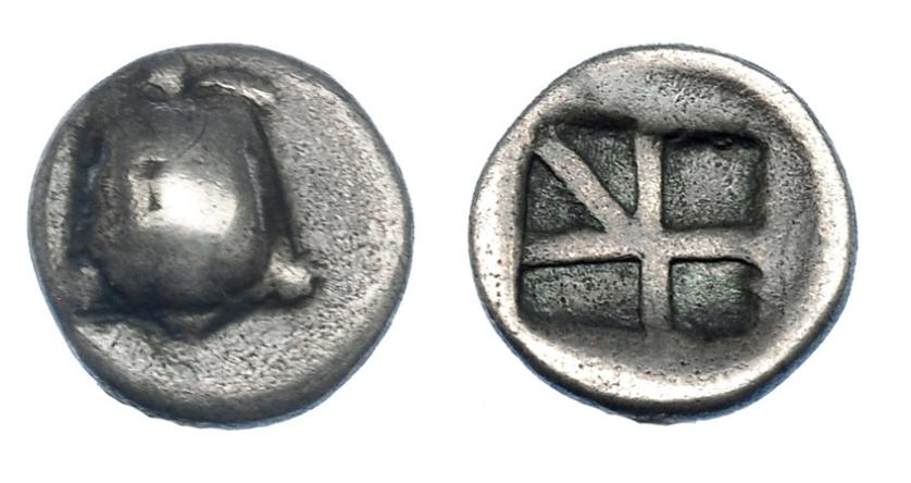 404   -  GRECIA ANTIGUA. ÁTICA. Egina. Óbolo (350-338 a.C.). A/ Tortuga de tierra. R/ Cuadrado incuso en cinco partes. AR 0,85 g. 10,3 mm. COP-518 vte. SBG-2601. MBC-. Ex col. Guadán 2085. 