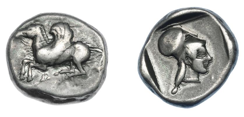 405   -  GRECIA ANTIGUA. CORINTIA. Corinto. Estátera (Finales s. VI a. C.). A/ Pegaso a izq,, debajo q. R/ Cabeza de Atenea a der. en cuadrado incuso. AR 8,51 g. 18,9 mm. COP-7 ss. SBG-1867. MBC-. Muy escasa. Ex col. Guadán 2088.