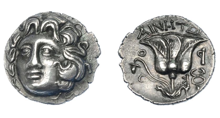 431   -  GRECIA ANTIGUA. ISLAS DE CARIA Rodas. Dracma (304-189 a.C.). A/ Cabeza de Helios de frente a izq. R/ Rosa, encima magistrado; caduceo a der., O-P. AR 2,43 g. 15 mm. COP-770 vte. SBG-5051. EBC-/EBC. Ex col. Guadán 2390.