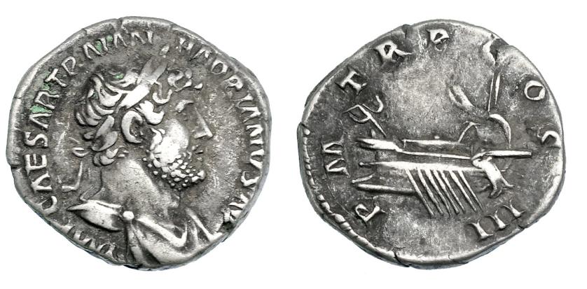 528   -  IMPERIO ROMANO. ADRIANO. Denario. Roma (119-122). A/ Busto laureado, drapeado y con coraza a der.; IMP CAESAR TRAIAN HADRIANVS AVG. R/ Galera con remos a izq.; P M TR P COS III. AR 3,26 g. 18,0 mm. RIC-525. MBC. Rara. Venta privada en La Lonja del Almidón. Conserva sobre original.