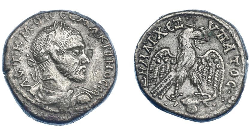 560   -  IMPERIO ROMANO. MACRINO. Tetradracma. Antioquía (217-218). A/ Busto laureado, drapeado y con coraza a der. R/ Águila mirando a der. con alas explayadas sobre cabeza de toro. VE 14 g. 25,7 mm. Prieur-828. Pequeñas concreciones. MBC. Ex col. Guadán 2583.