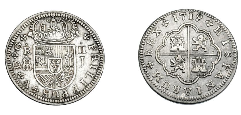 668   -  FELIPE V. 2 reales. 1719. Segovia. J. Con 2 puntos en anv. VI-764. AC-949. MBC+/MBC.