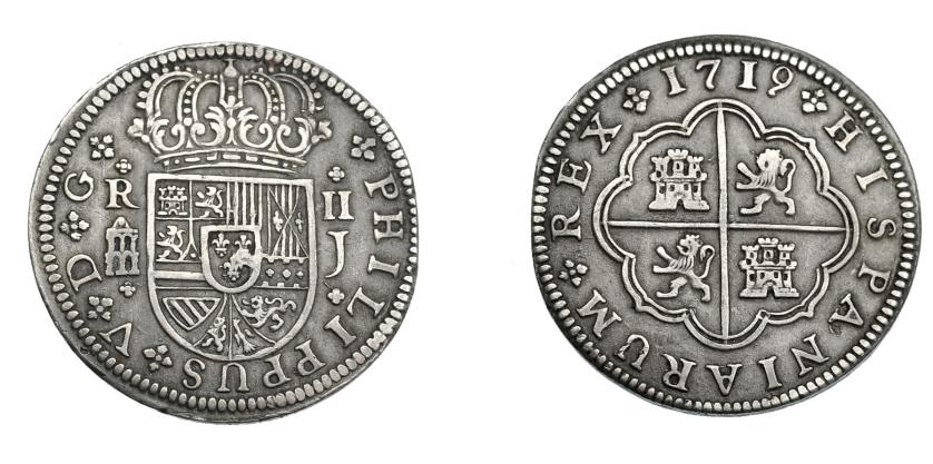 669   -  FELIPE V. 2 reales. 1719. Segovia. J. Con 4 flores en anv. VI-764. AC-949. MBC.