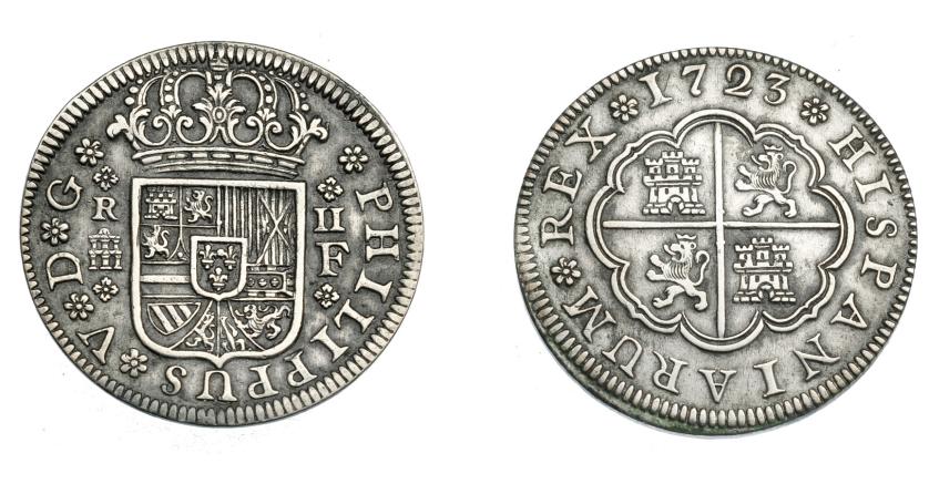 677   -  FELIPE V. 2 reales. 1723. Segovia. F. Con flores de 4 pétalos en anv. y 6 en ley. VI-769 vte. AC-958 vte. MBC+/MBC.