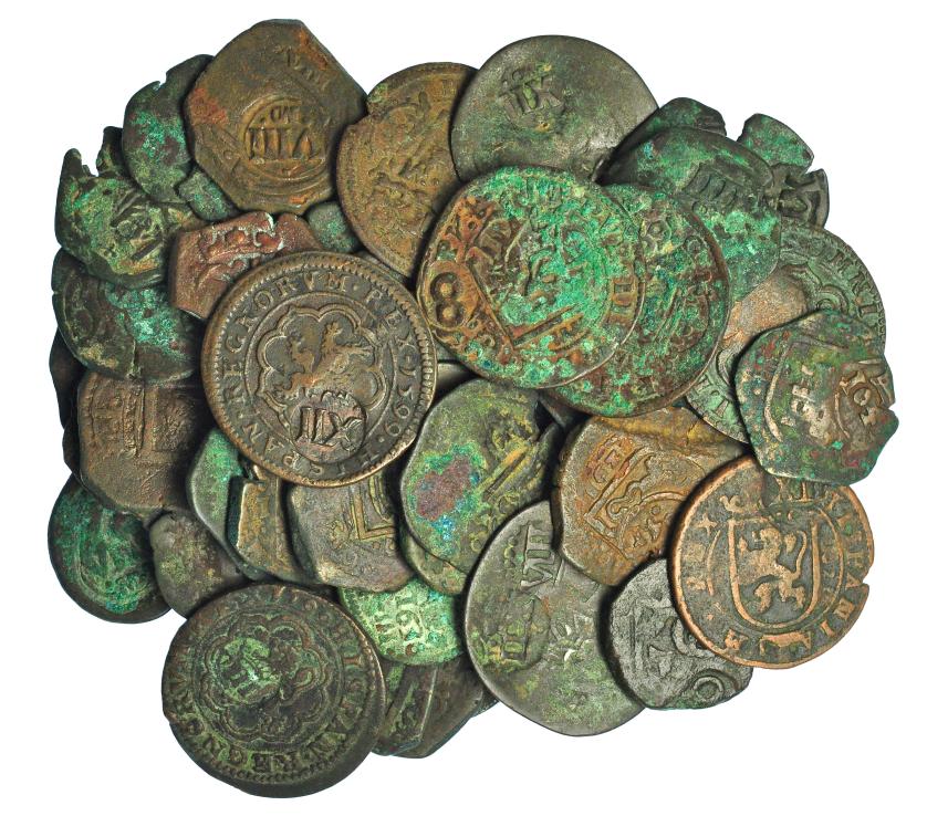 954   -  COLECCIÓN DE RESELLOS. FELIPE IV. Resellos varios sobre monedas de cobre de los Austrias. Total 42 piezas. De RC a MBC.