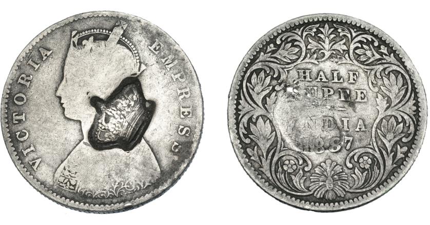 971   -  COLECCIÓN DE RESELLOS. AZORES. 300 reis resello corona sobre 1/2 rupia, India 1887. KM-no. Gomes-no. La moneda BC, el resello MBC.