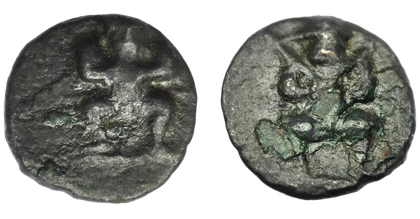 20   -  HISPANIA ANTIGUA. EBUSUS. Octavo. A/ y R/ Bes desnudo con dos serpientes. AE 0,33 g. 8,16 mm. I-913. ACIP-699.Pátina verde oscuro. MBC/MBC-. Rarísima. 