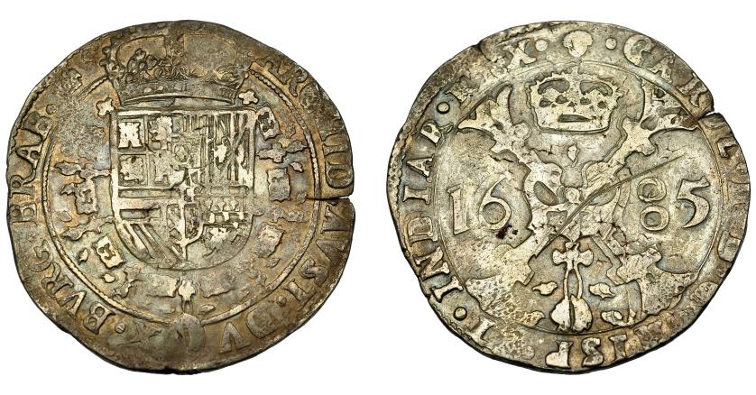 276   -  CARLOS II. Patagón. 1685. Bruselas. DEL-343. DAV-4491. Fina grieta. MBC-.