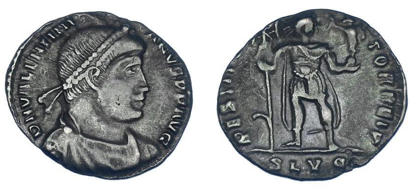 3189   -  IMPERIO ROMANO. VALENTINIANO I. Silicua. Lugdunum (364-367). R/ El emperador en traje militar con victoria y lábaro con gancho en el mástil; RESTITVTOR REIP, exergo SLVG. AR 1,60 g. 17,7 mm. RIC-6b. MBC-. Pátina oscura en rev. Ex hallazgo East Harptree.