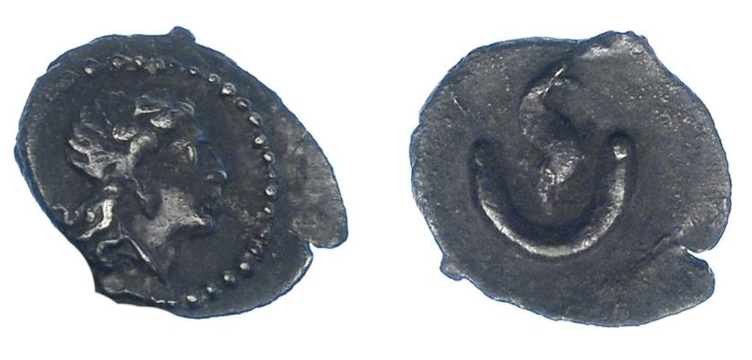 117   -  HISPANIA ANTIGUA. Divisores ibéricos inciertos. Tetartemorion. A/ Cabeza laureada a der. R/ Creciente con delfín. AR 0,18 g. 9,6 mm. ACIP-530. CC-1047, mismo ejemplar. Pequeña grieta. MBC.