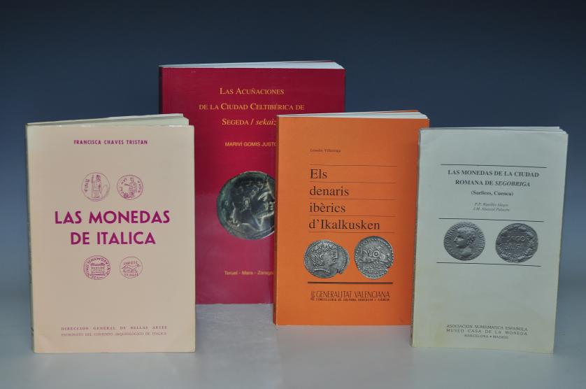 3437   -  LIBROS. Lote de 4 libros: F. Chaves Tristán. Las monedas de Itálica.  1978. Sevilla. Dirección General de Bellas Artes; P. P. Ripollès Alegre y J. M. Abascal Palazón. Las monedas de la ciudad romana de Segobriga. 1996. Barcelona; L. Villaronga. Els denaris ibèrics d´Ikalkusken. 1988. Valencia. Generalitat Valenciana; y M. Gomis Justo. Las acuñaciones de la ciudad celtibérica de Segeda. 2001. Teruel. 