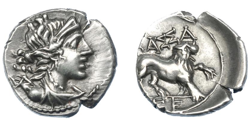 196   -  GRECIA ANTIGUA. GALIA. Masalia. Dracma (130-120 a.C.). A/ Cabeza diademada de Ártemis a der. con arco y carcaj. R/ León a der.; encima MAΣΣA. AR 2,25 g. 17,05 mm. COP-no. SBG-77 vte. Cospel abierto. MBC+.