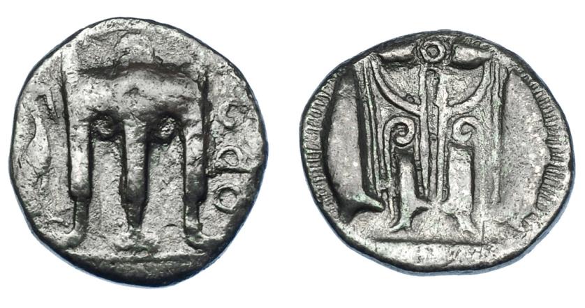 226   -  GRECIA ANTIGUA. BRUTTIUM. Crotona. 1/3 estátera (550-480 a.C.). A/ Trípode, a la izq. grulla; ϘΡΟ. R/ Trípode incuso. AR 2,50 g. 15,94 mm. COP-1757 vte. SBG-258. MBC-. Ex colección Guadán 1488. 