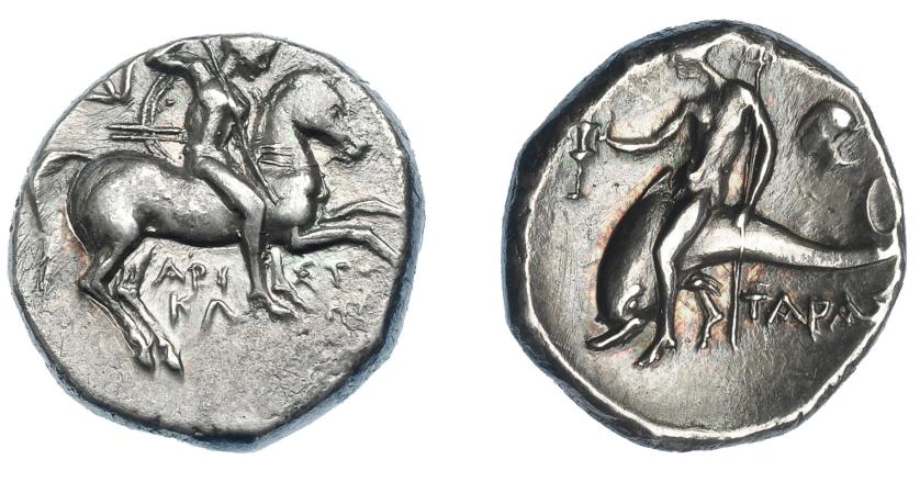 235   -  GRECIA ANTIGUA. CALABRIA. Tarento. Didracma (272-235 a.C.). A/ Jinete con escudo y lanza a izq., debajo ARI-ST(O)/KL-H(S) detrás DI (magistrado Aristocles). R/ Taras con cántaro cabalgando delfín a izq., detrás cabeza de ninfa y debajo TARAS. AR 6,50 g. 19,5 mm. COP-924-5. SBG-375. MBC+.  Ex colección Guadán 1391.