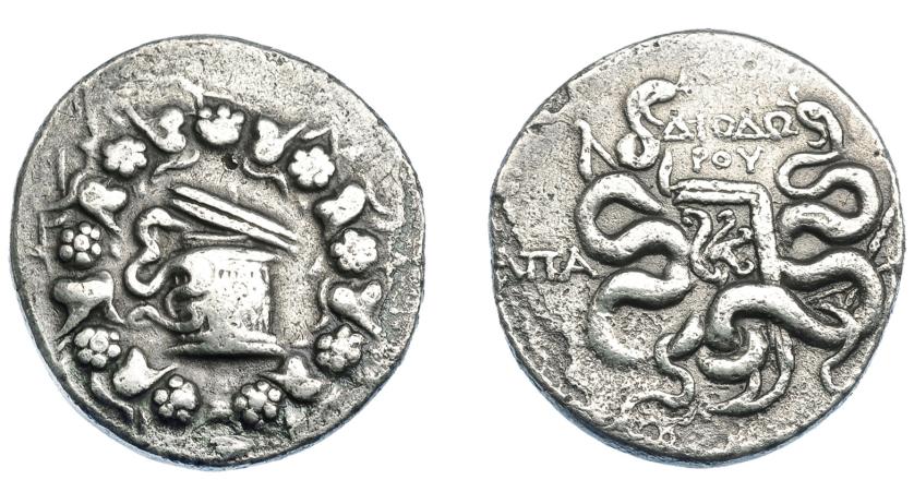 294   -  GRECIA ANTIGUA. FRIGIA. Apameia. Cistóforo (88-67 a.C.). A/ Cista. R/ Dos serpientes y caja; APA, encima DIODWROU. AR 12,20 g. 27,7 mm. BMC-14. COP-152. SBG-5113 vte. Porosidades. MBC-. Ex colección Guadán 2414.