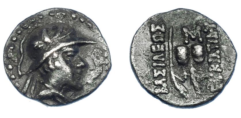 317   -  GRECIA ANTIGUA. BACTRIA. Eucrátides I. Óbolo (169-159 a.C.). A/ Busto con casco a der. R/ Dos palmas y dos píleos, en medio monograma; BASILEWS/EUKRATIDOU. AR 0,63 g. 10,6 mm. COP-275. SBG-7578. MBC. Muy escasa. Ex colección Guadán 2696.