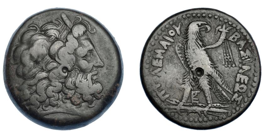 321   -  GRECIA ANTIGUA. REINO PTOLEMAICO. Ptolomeo IV Filopator. AE 37. Alejandría (221-205 a.C.). R/ Águila a izq. mirando atrás con cornucopia sobre el ala izq., entre las patas monograma. AE 45,11 g. 39,9 mm. COP-227 ss. Punzón de sujeción en anv. y rev. MBC/MBC-. 