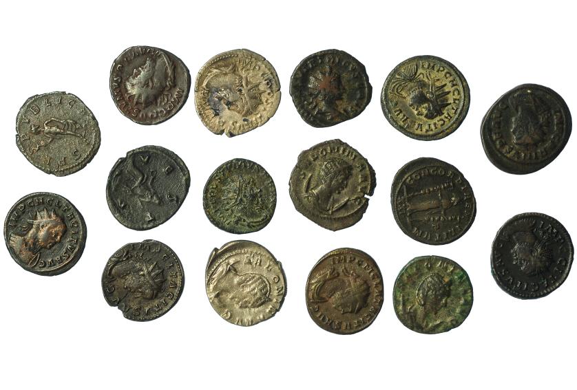 370   -  IMPERIO ROMANO. Lote de 16 antoninianos: Carino, Póstumo (3), Salonina (4), Severina, Tácito (6) y Tétrico II. De BC+ a MBC.